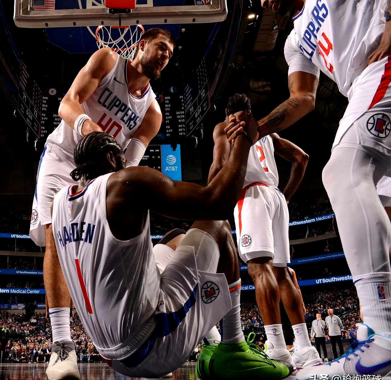 爱游戏体育下载-浓眉哥重要时刻重返赛场，加拿大队带队取胜！上演精彩一战的简单介绍