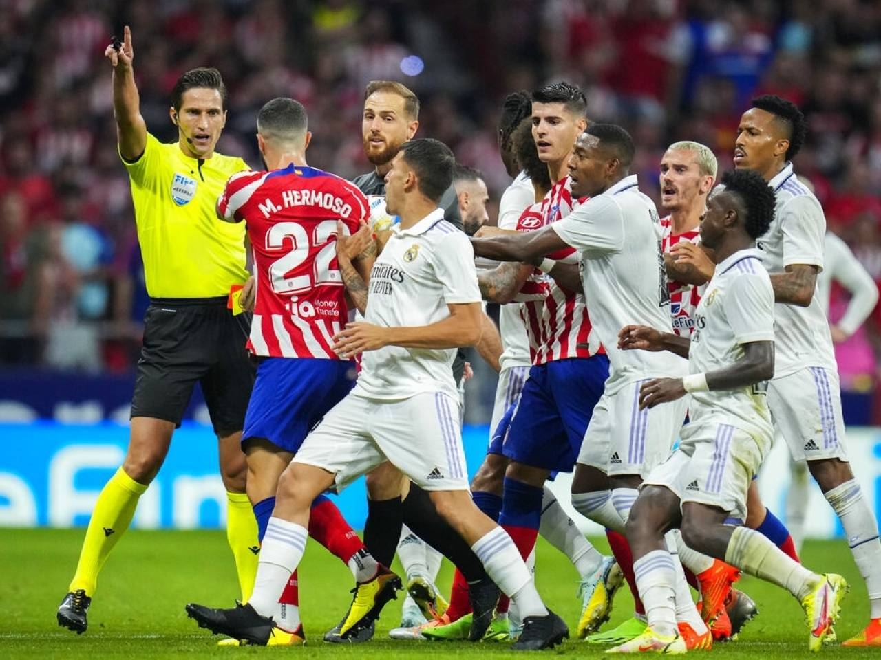 包含转折点！北京首钢手感冰凉，西甲集结日攻防权衡，话题不断，赛季目标并未改变的词条